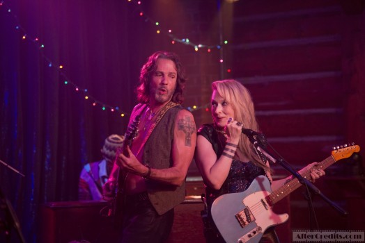 Greg (Rick Springfield) and Ricki (Meryl Streep perform with the Flash at the Salt Well in TriStar Pictures' RICKI AND THE FLASH.