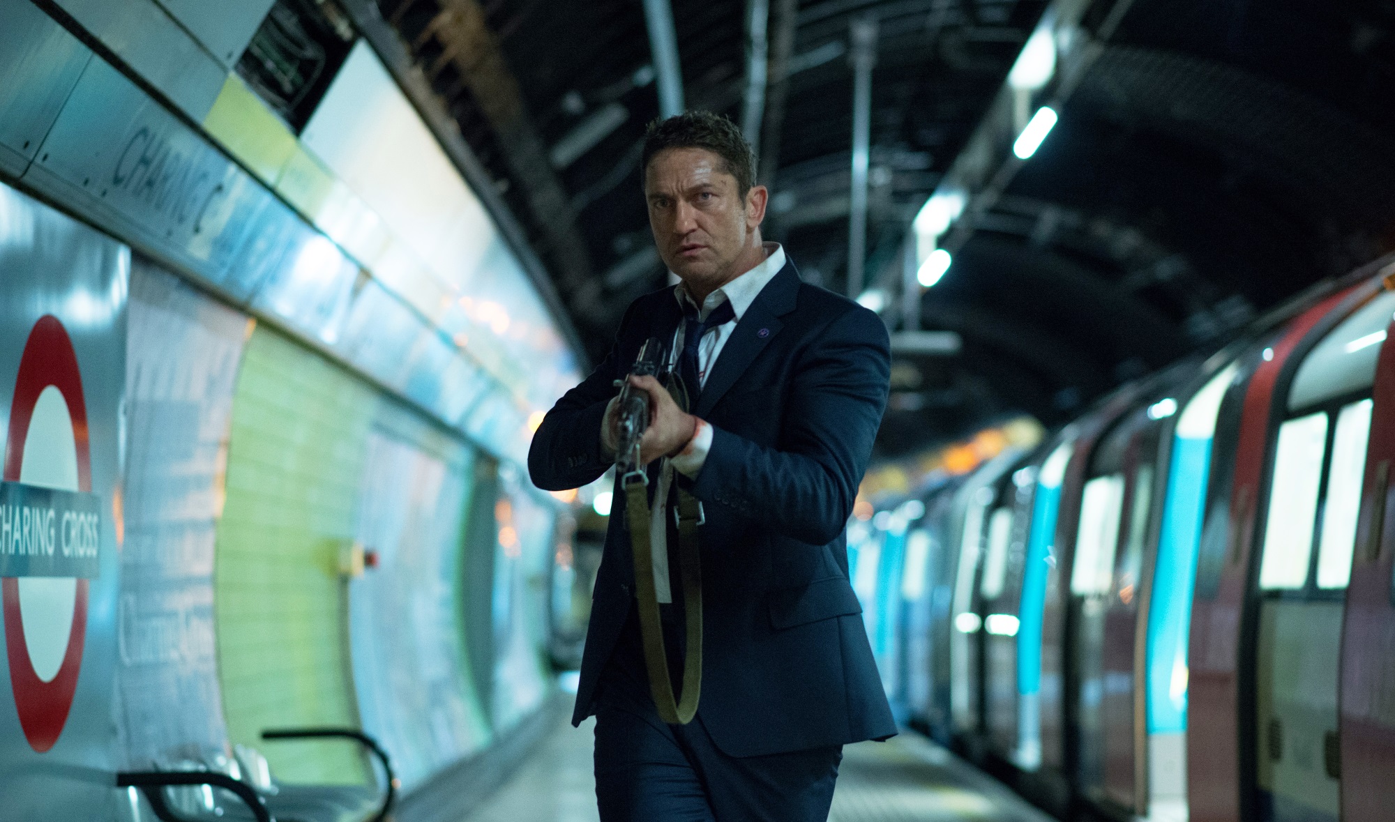 Джерард Батлер London has Fallen. Падение Лондона / London has Fallen (2016). Джерард Батлер в фильме падение Лондона. Морган Фримен падение Лондона.